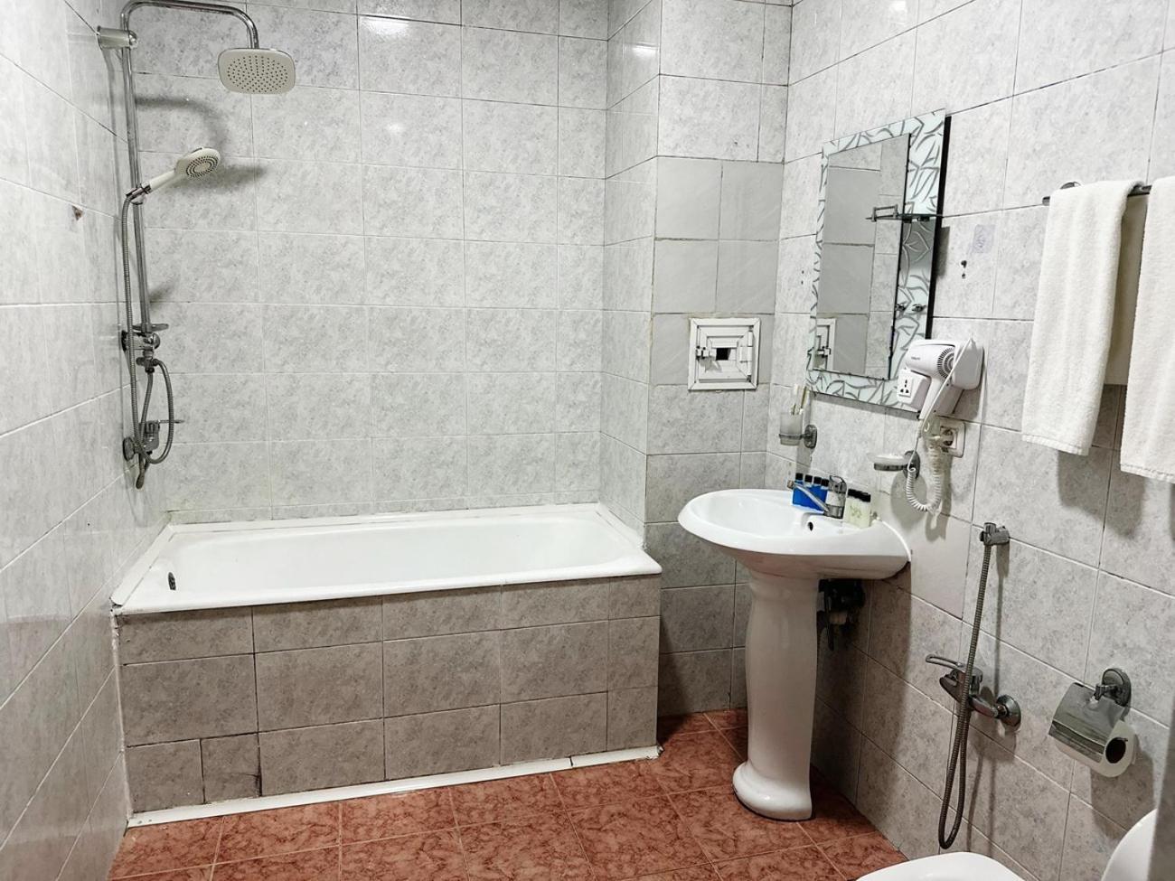 Avi Hotel Baku Eksteriør billede