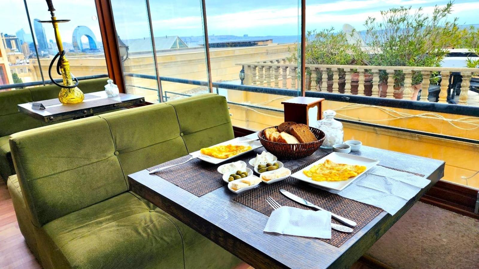 Avi Hotel Baku Eksteriør billede