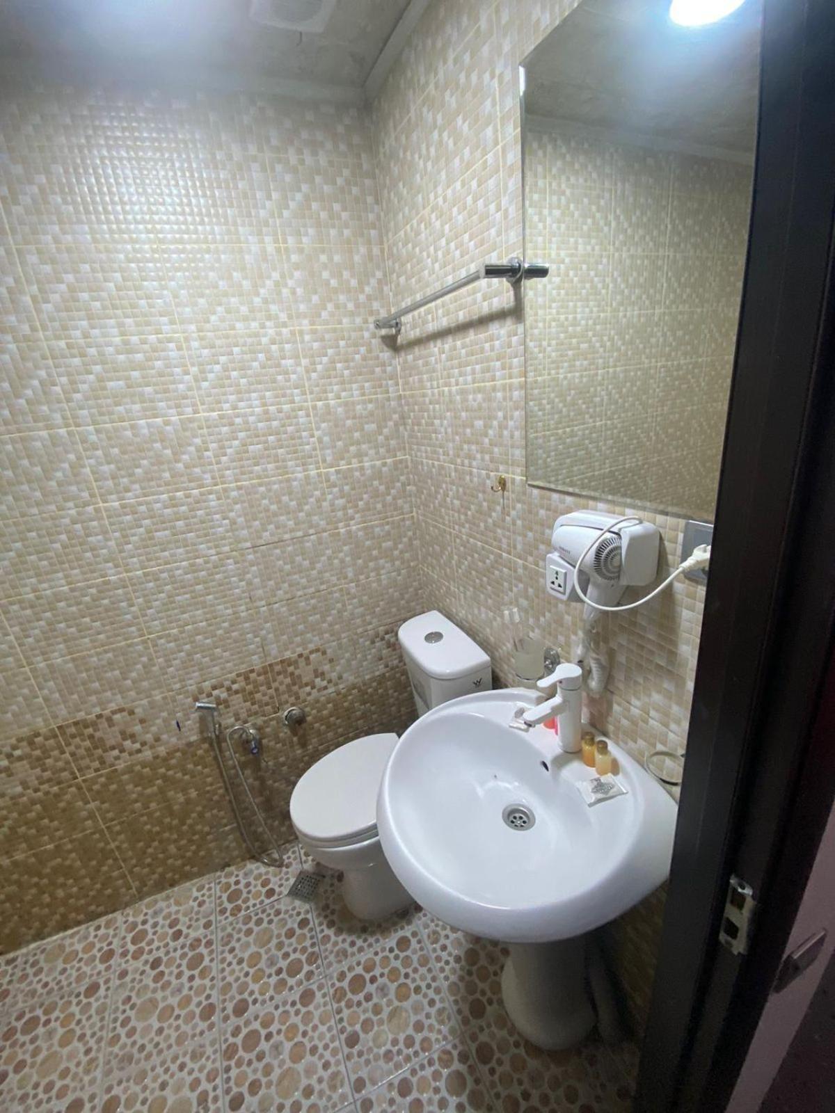 Avi Hotel Baku Eksteriør billede